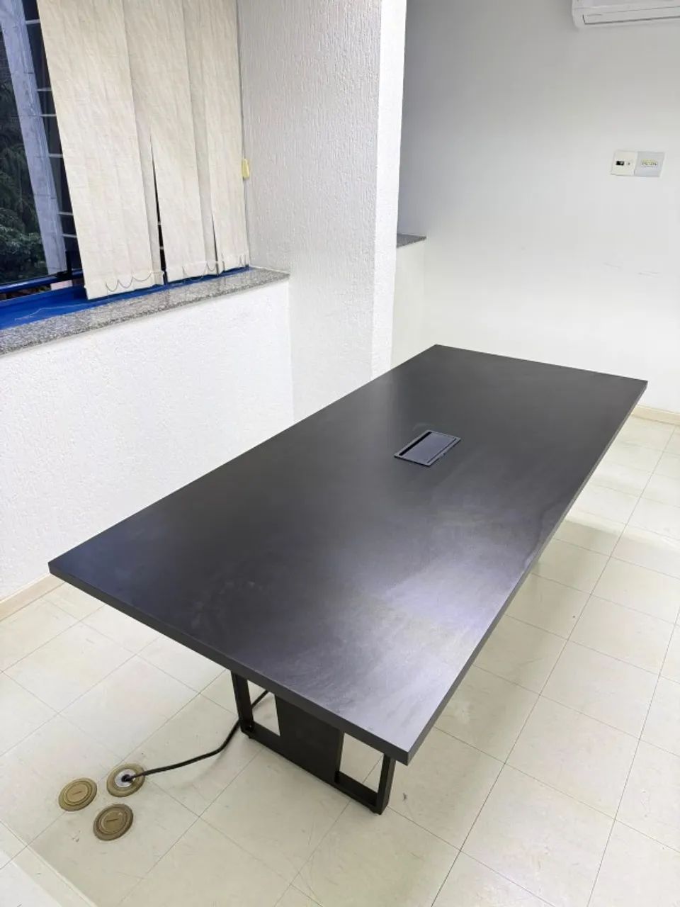Mesa de reunião / trabalho com tomada - Foto 3