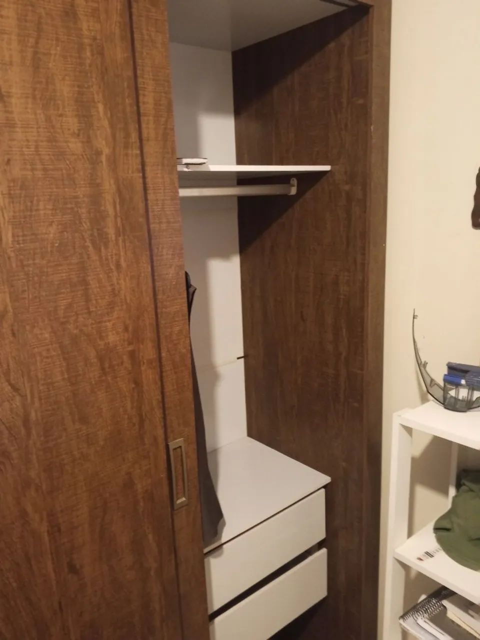 Vendo guarda roupa de solteiro  - Foto 4