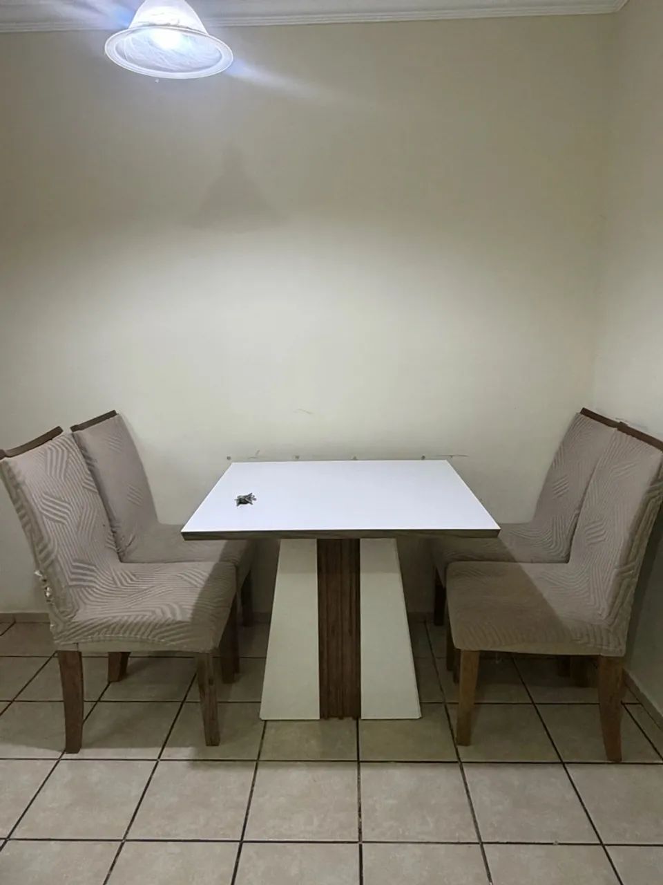 Mesa c/ 4 cadeiras  - Foto 2
