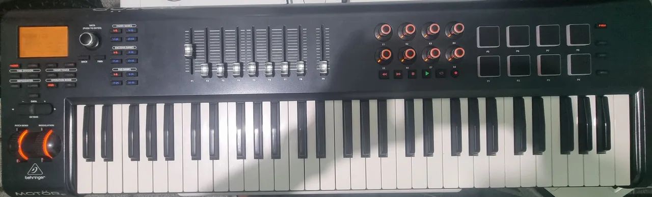 Controlador behringer motor61 funcionando todo ok - Foto 4