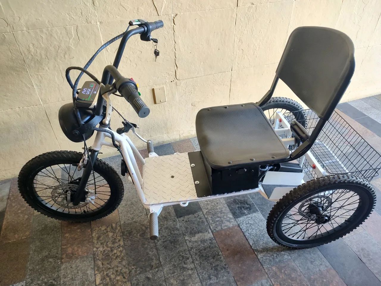 Triciclo elétrico excelente estado 