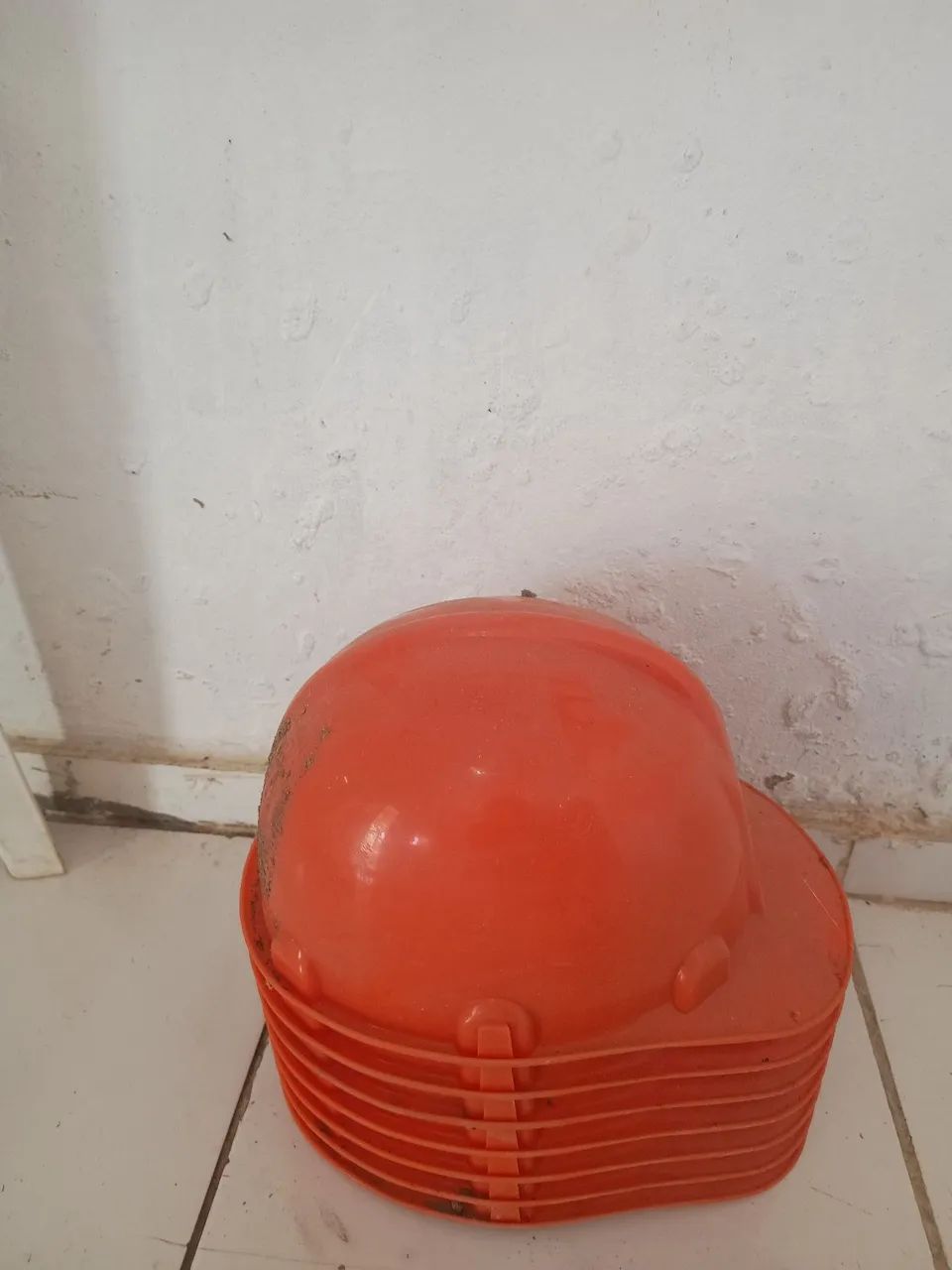 Capacete de construção, todos novos , apenas sujo 