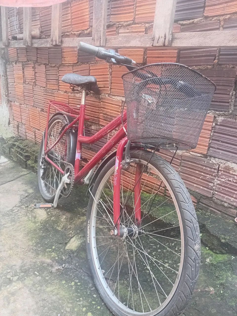 Bicicleta vermelha com marcha .