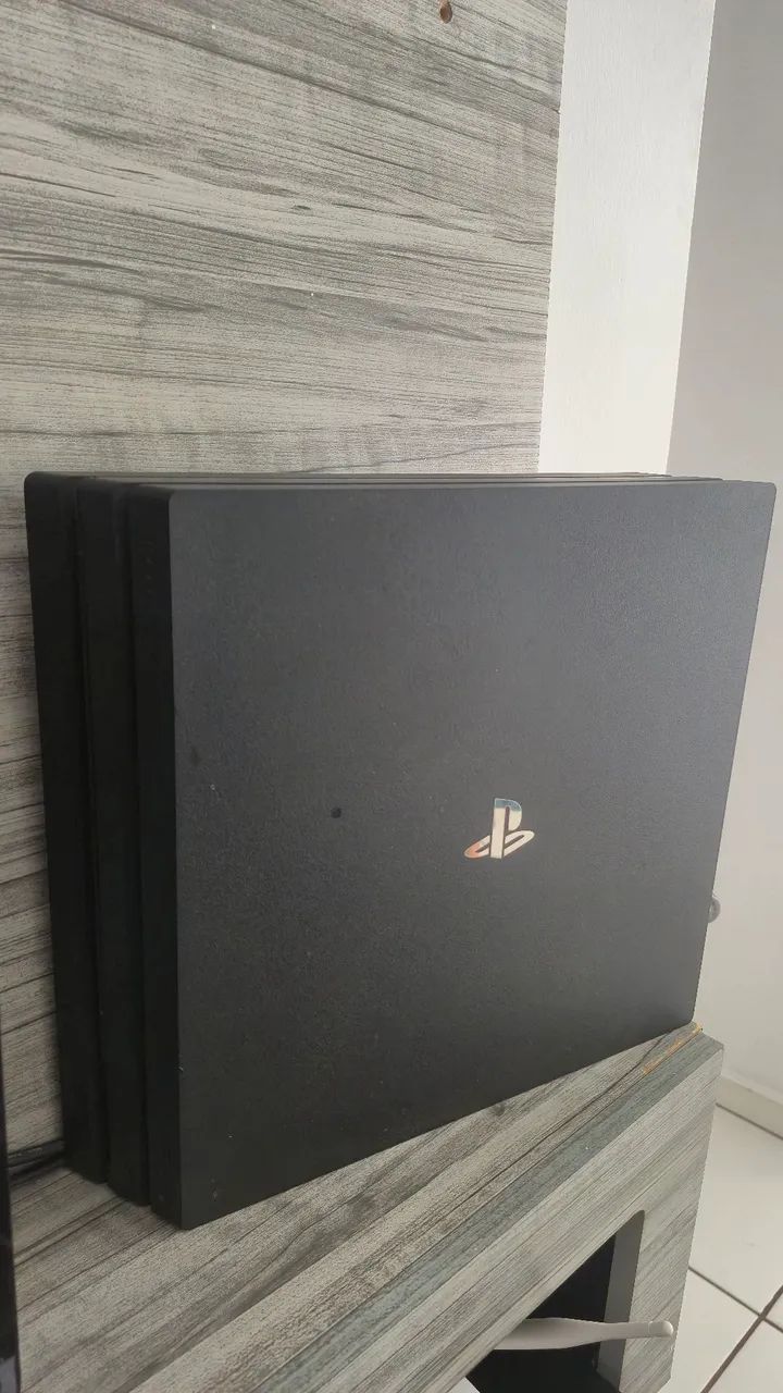 Ps4 pro 1 tera com 2 controles 