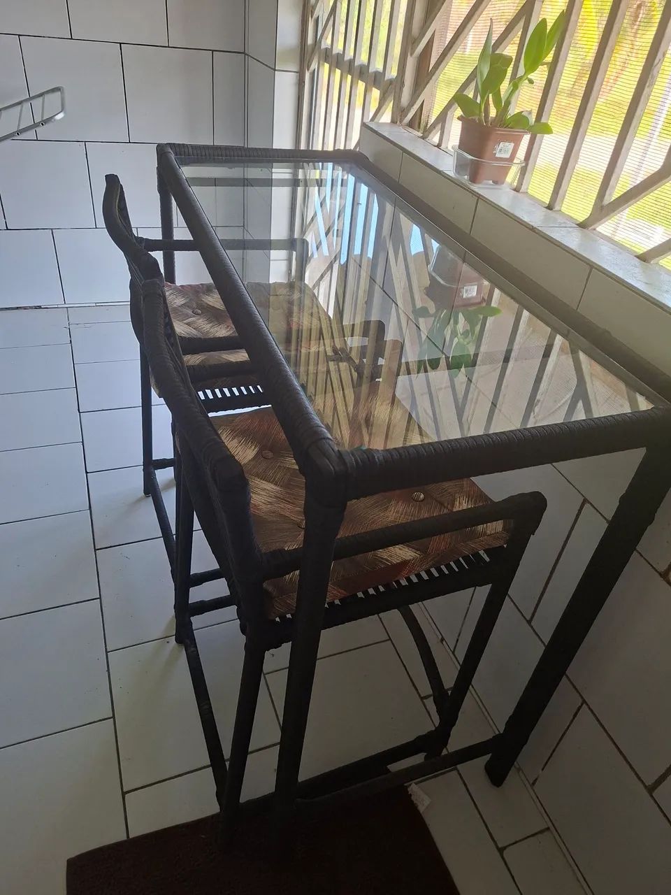 Mesa bistro com 2 cadeiras e tampo de vidro - Foto 3