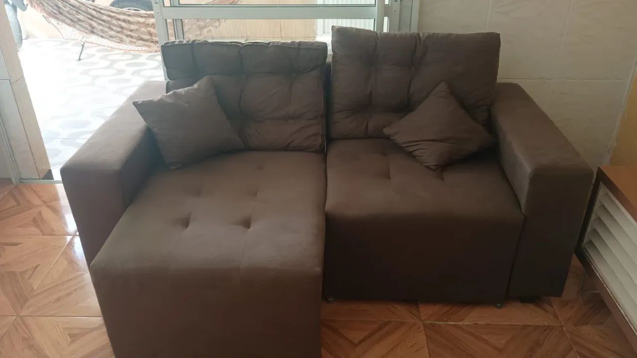 Sofá de 2 lugares + almofadas, bem conservado - Foto 2
