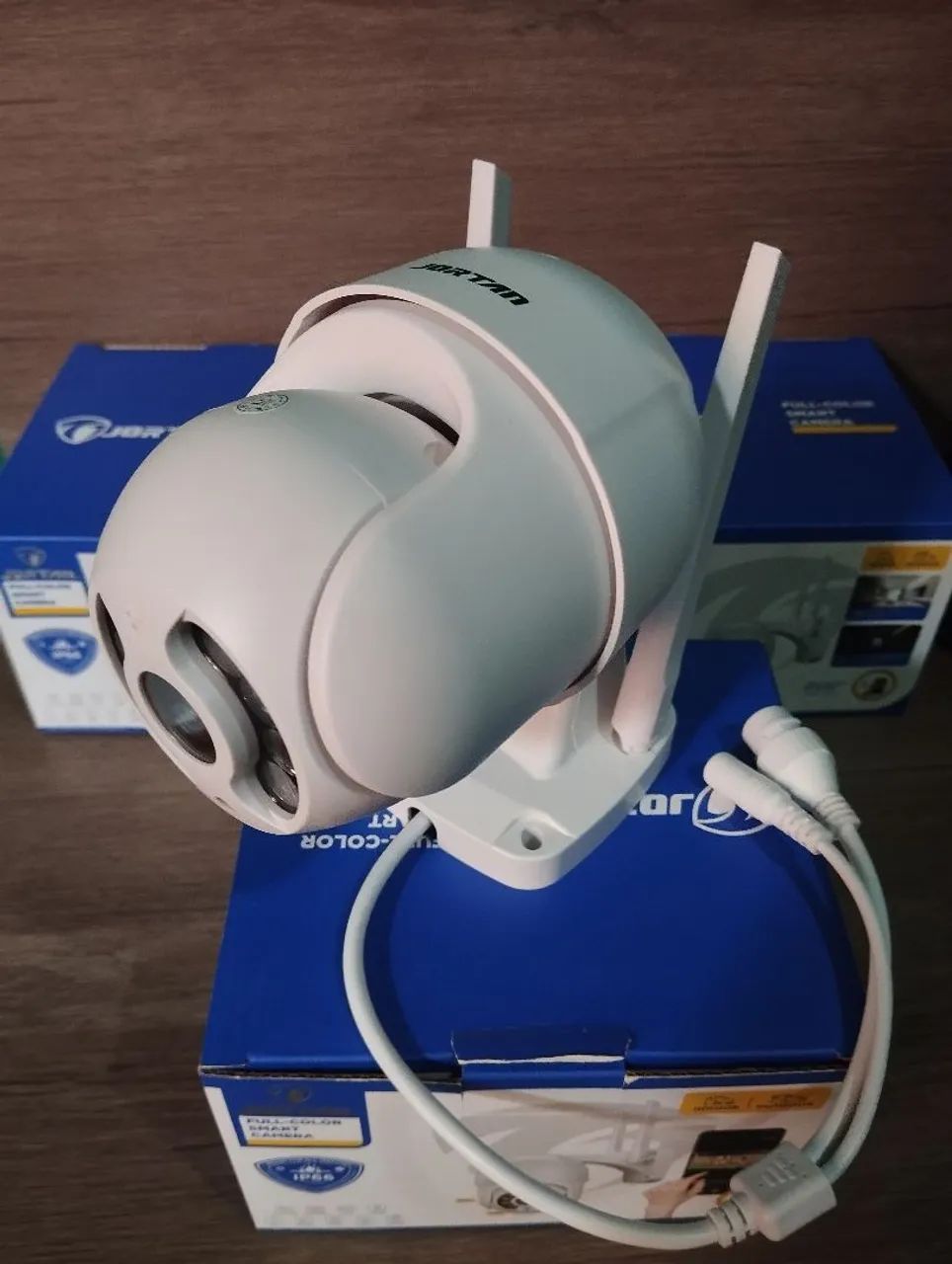 Câmera Prova D'água Yousee de Tomada Wi-Fi e RJ45