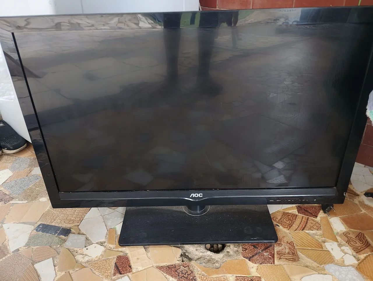 Vendo TV com macha aoc - Foto 2