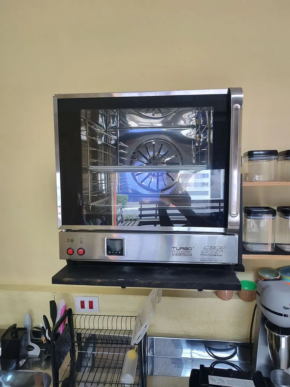 Forno elétrico digital Titan 220V com 4 bandejas