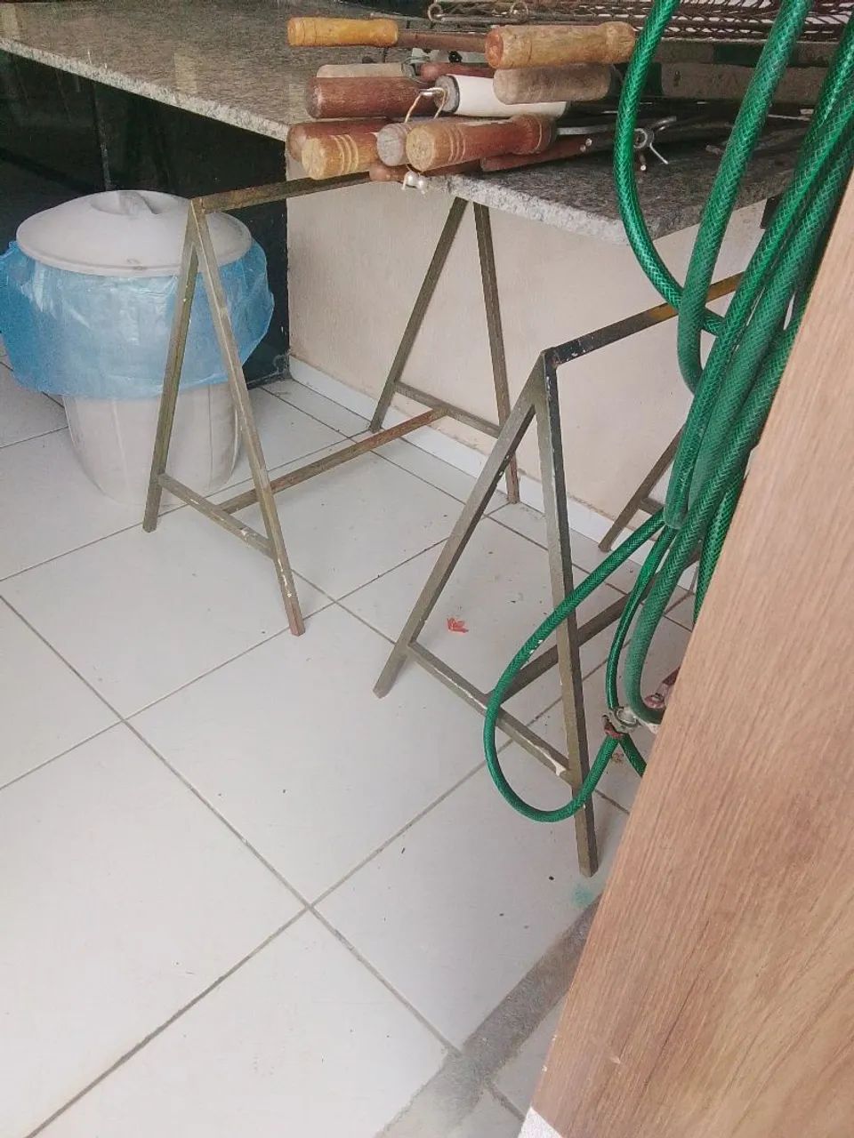 Tampo em granito e duas bases em ferro  - Foto 2