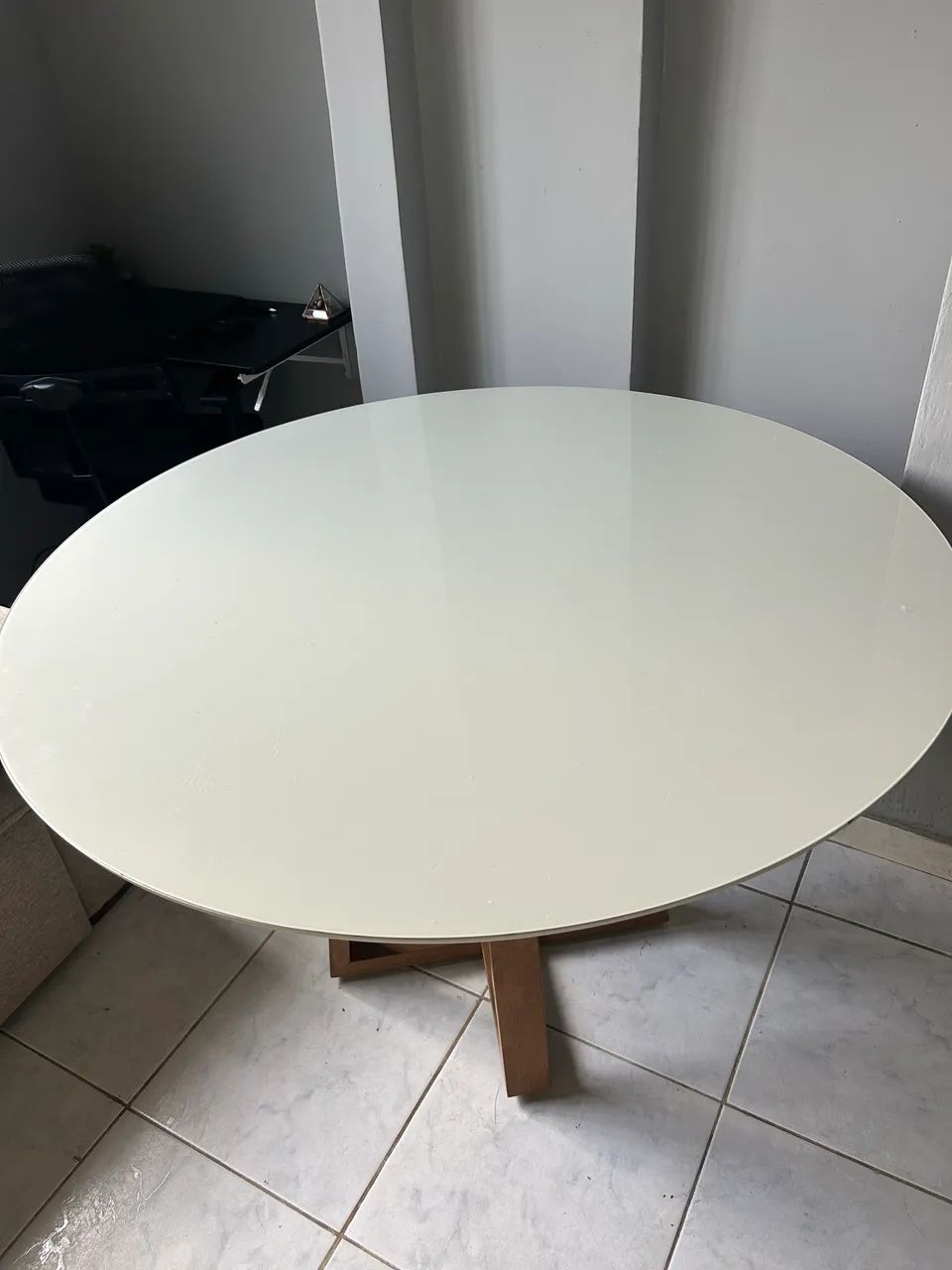 Mesa laqueada redonda 