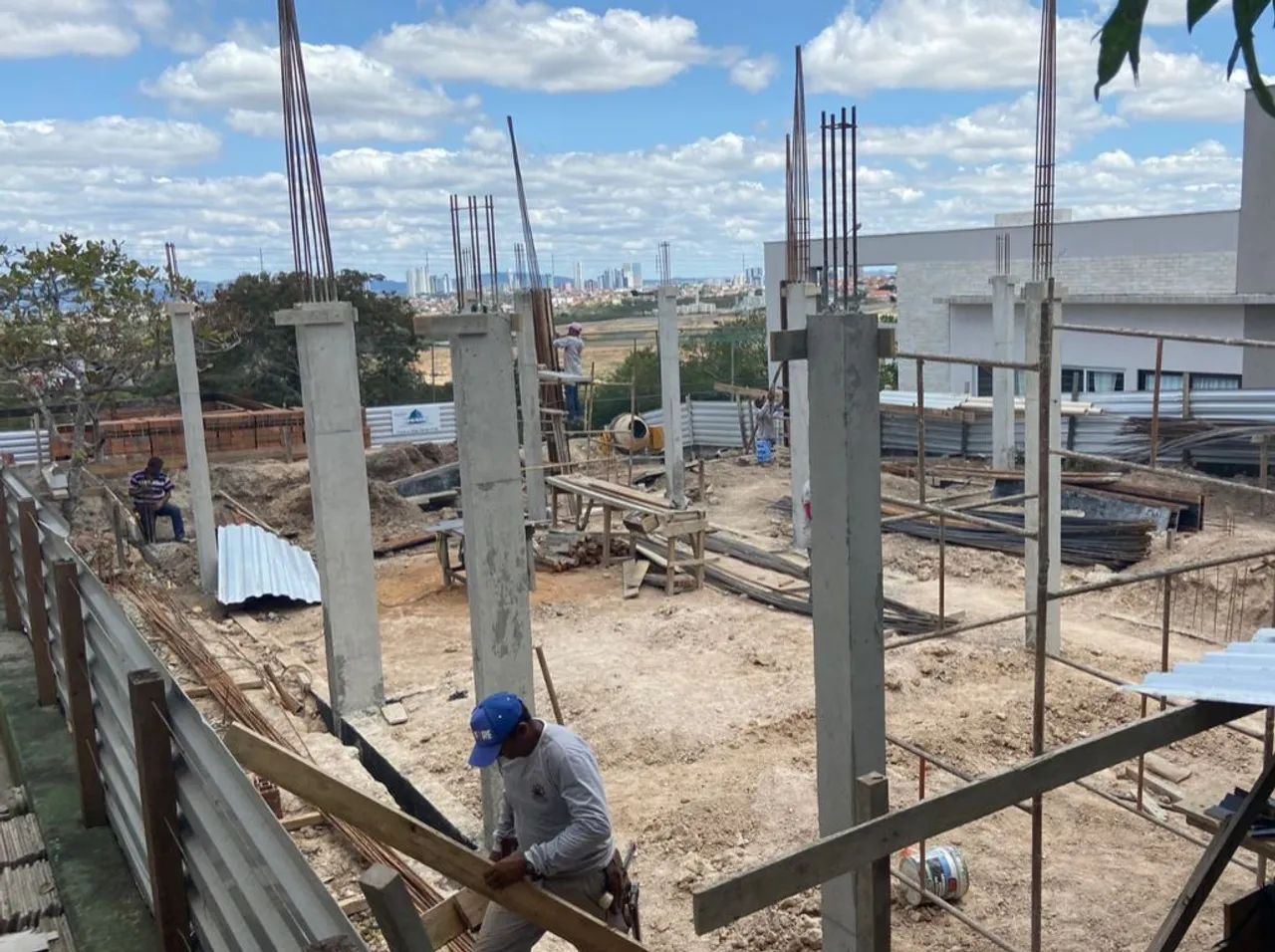 Pedreiro disponível!para empreita e diária! orçamento sem compromisso!