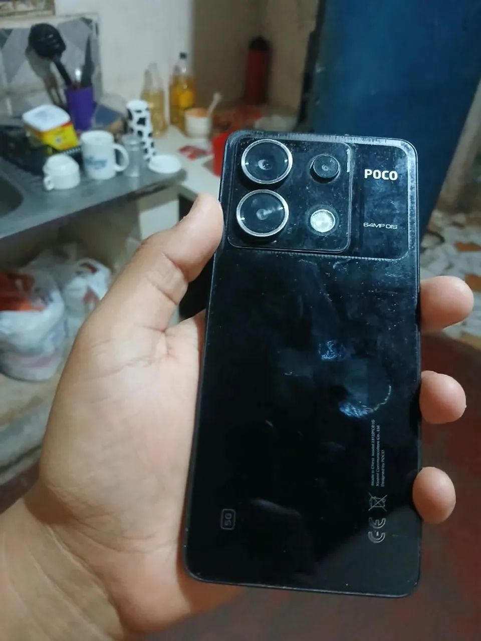 Vende se celular poco x6 zerado mais capinha não entregamos