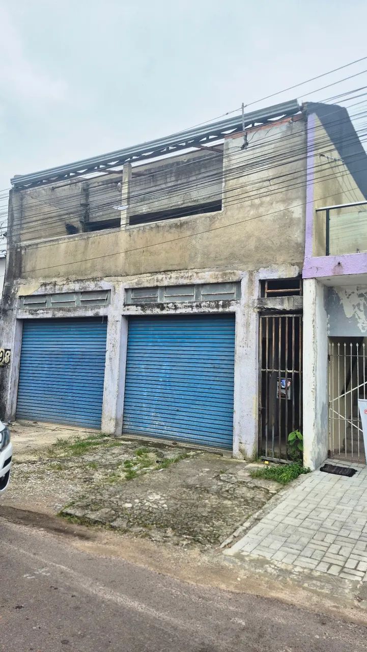 Barracão + 2 Apartamentos