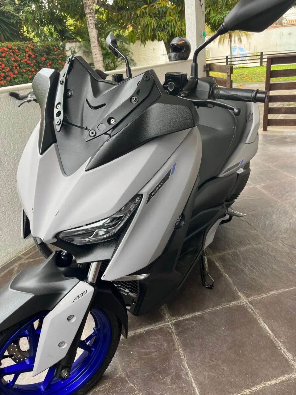 Xmax cinza