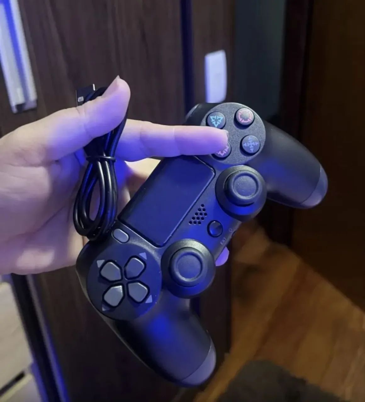 Controle de PS4 e PC NOVO COM CABO USB - Foto 3
