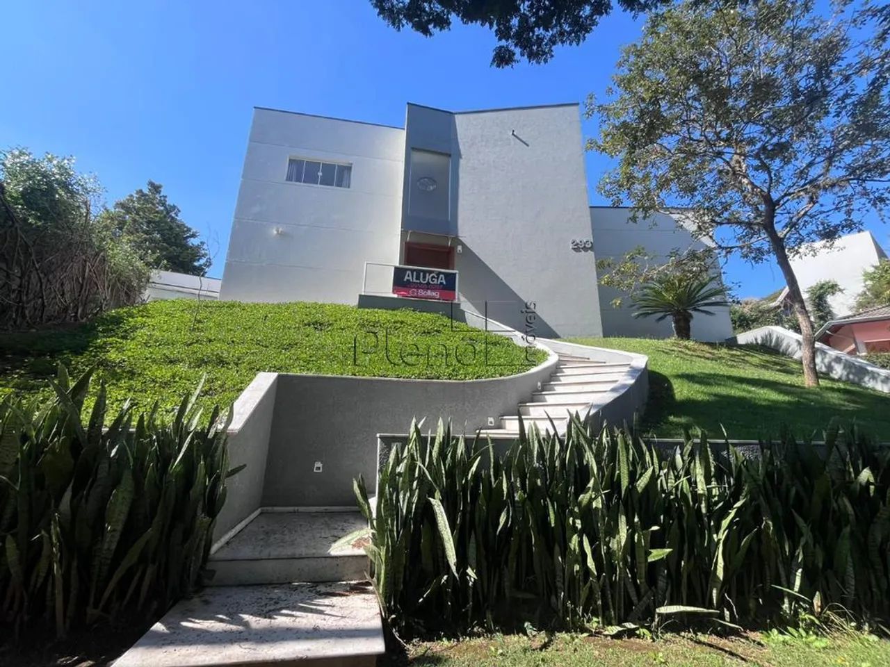 Casa para alugar em Vinhedo, Condominio Marambaia, com 3 suítes, com 248 m² - Foto 2