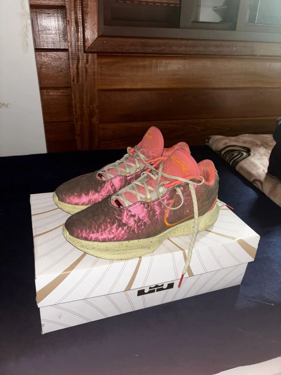 LeBron XXI Queen Conch - Calçados Esportivos - Paisagem Colonial