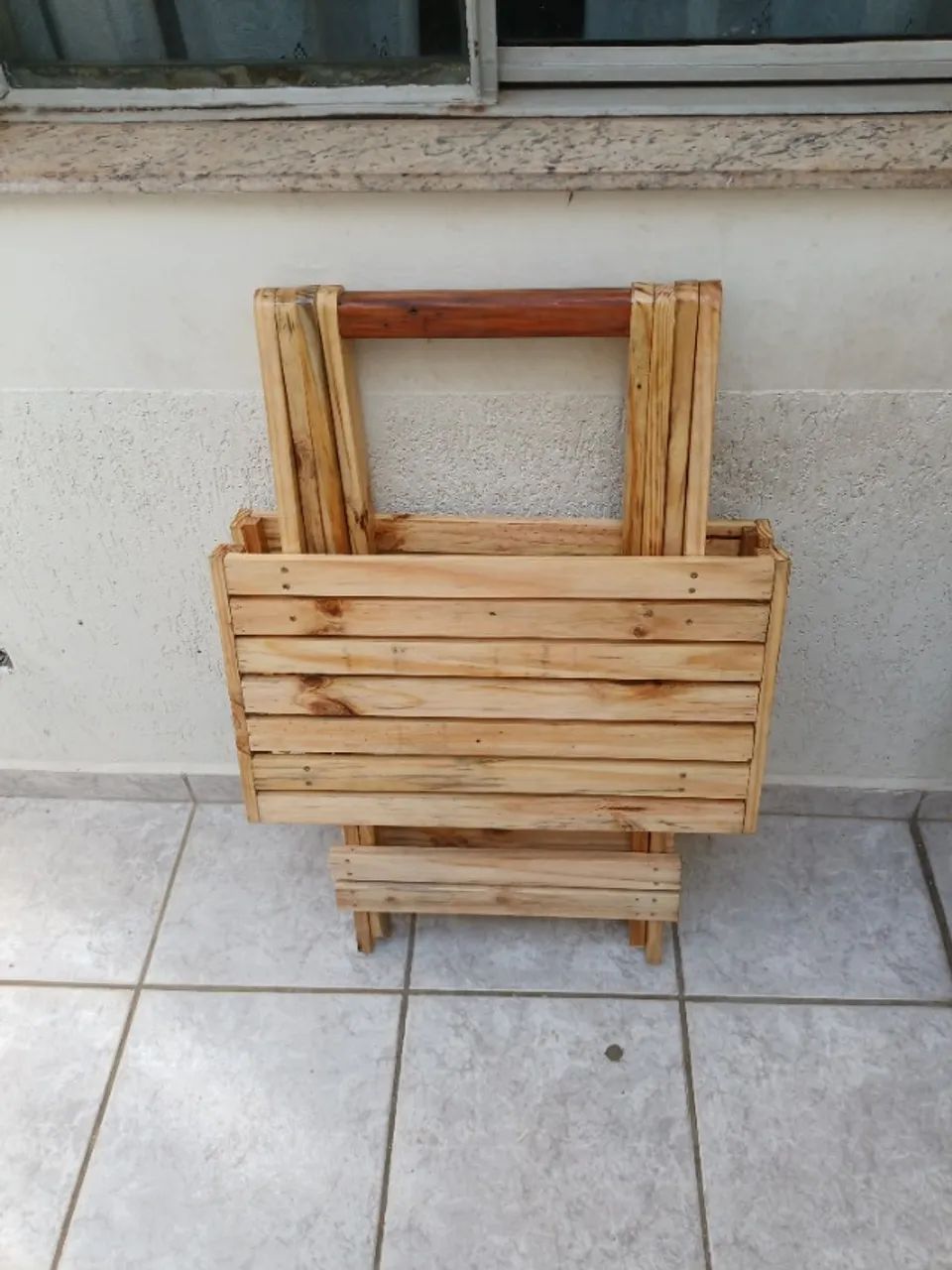 Set of table and 4 foldable chairs65581380717185122