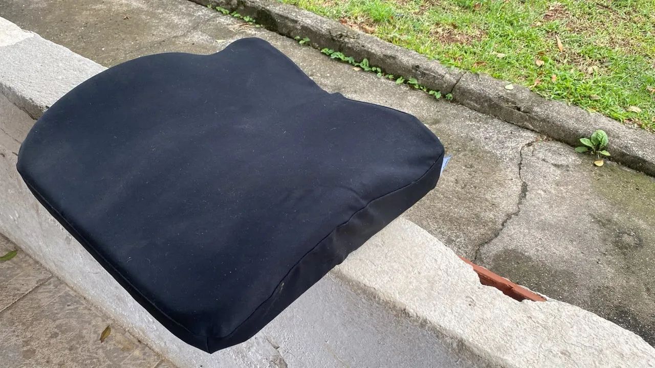 Cadeira de rodas com almofada 