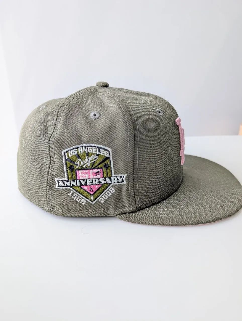 LA DODGERS HAT CLUB EXCLUSIVE PINK MARTINI PACK 7 3/8  - Foto 2
