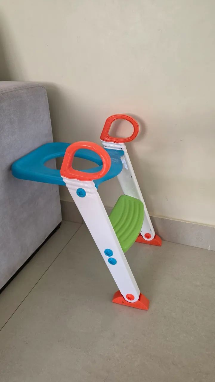 Assento Redutor com Escada Infantil Buba - Perfeito Estado / Desfralde - Foto 2