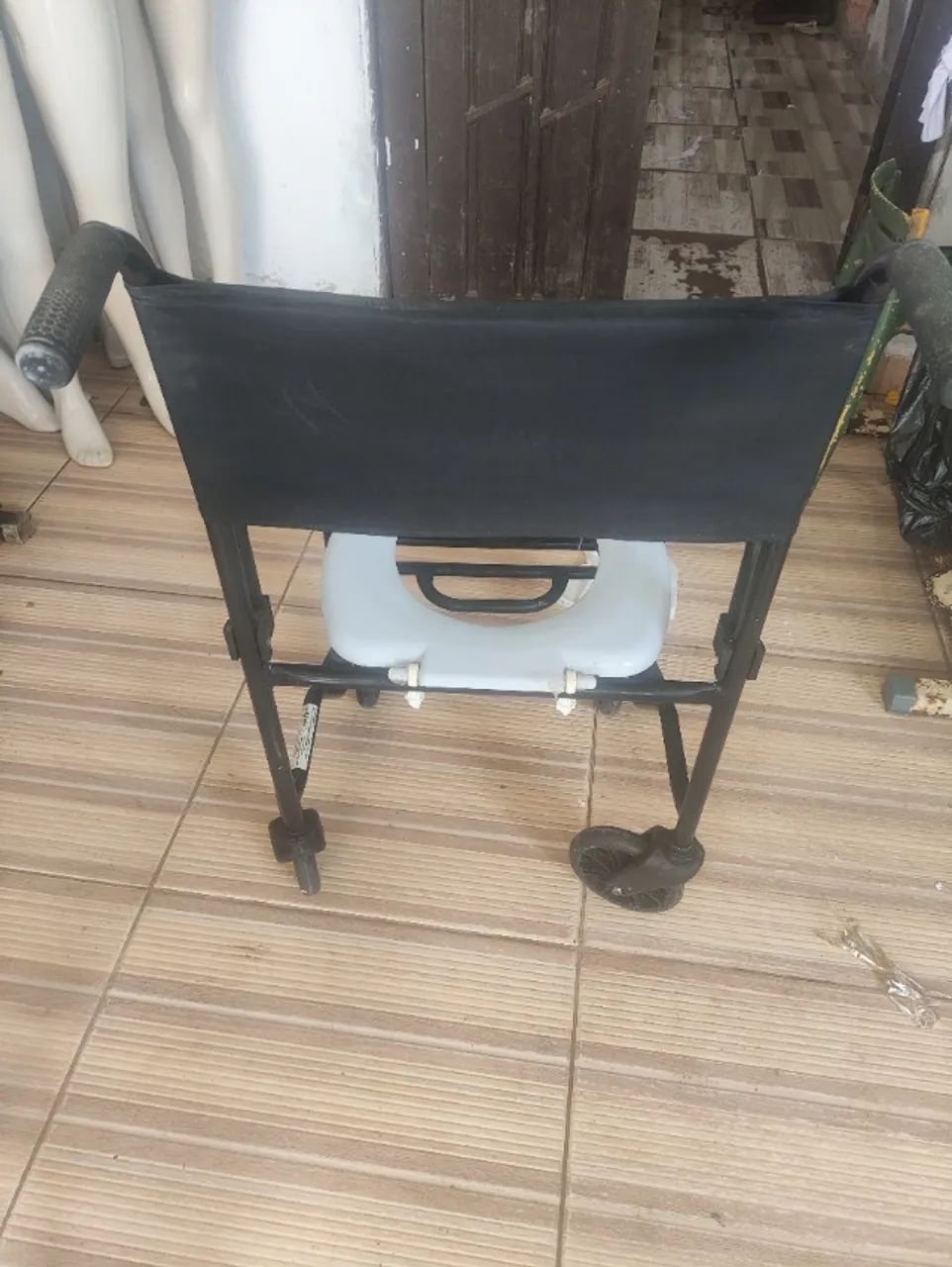 Vendo cadeira de banho - Foto 2