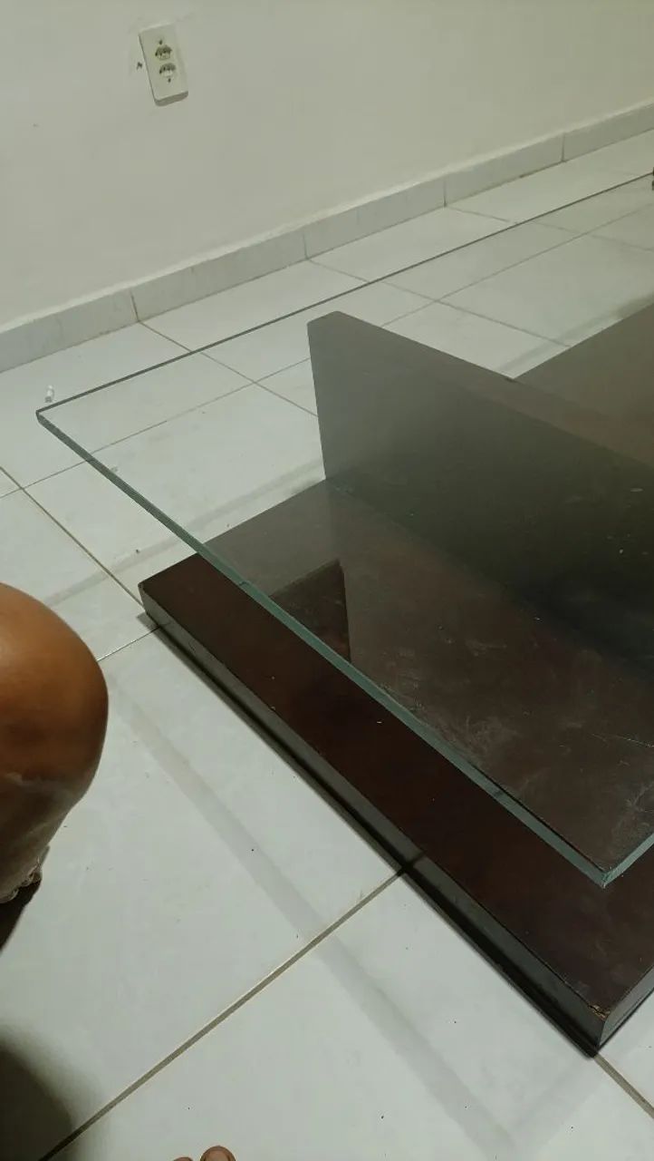 Mesa de centro em madeira antiga original,e vidro temperado  - Foto 2