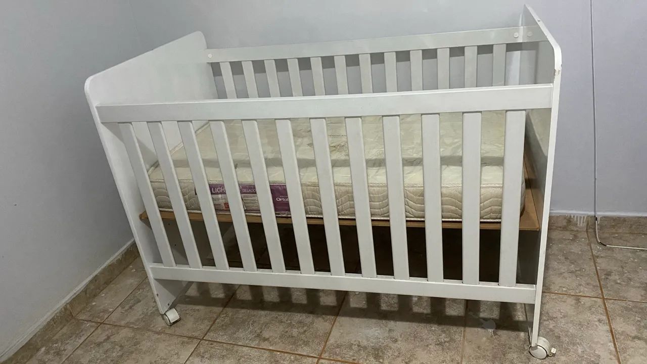 Berço americano com colchão 