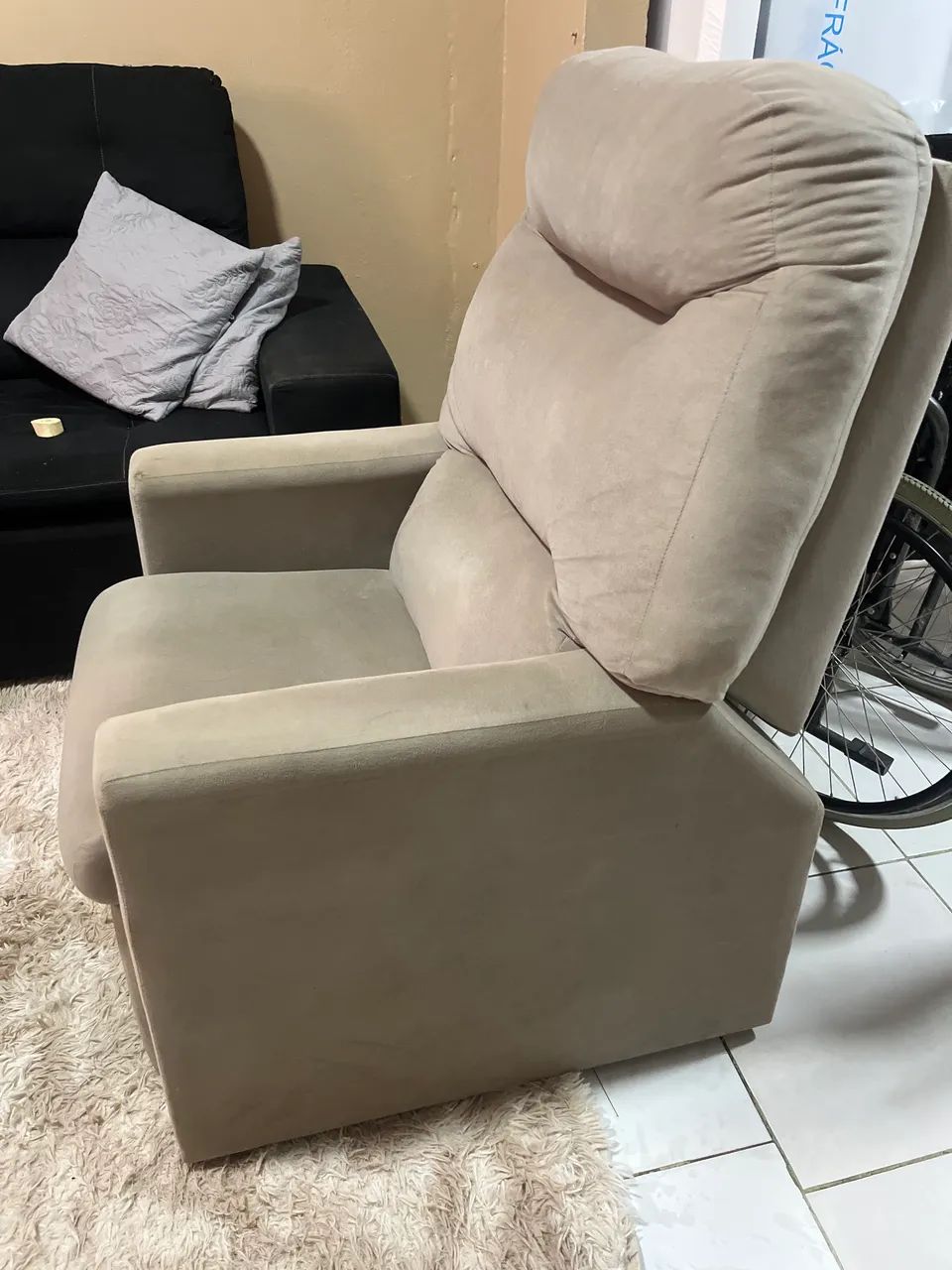 Vende-se poltrona reclinável 600,00 - Foto 2