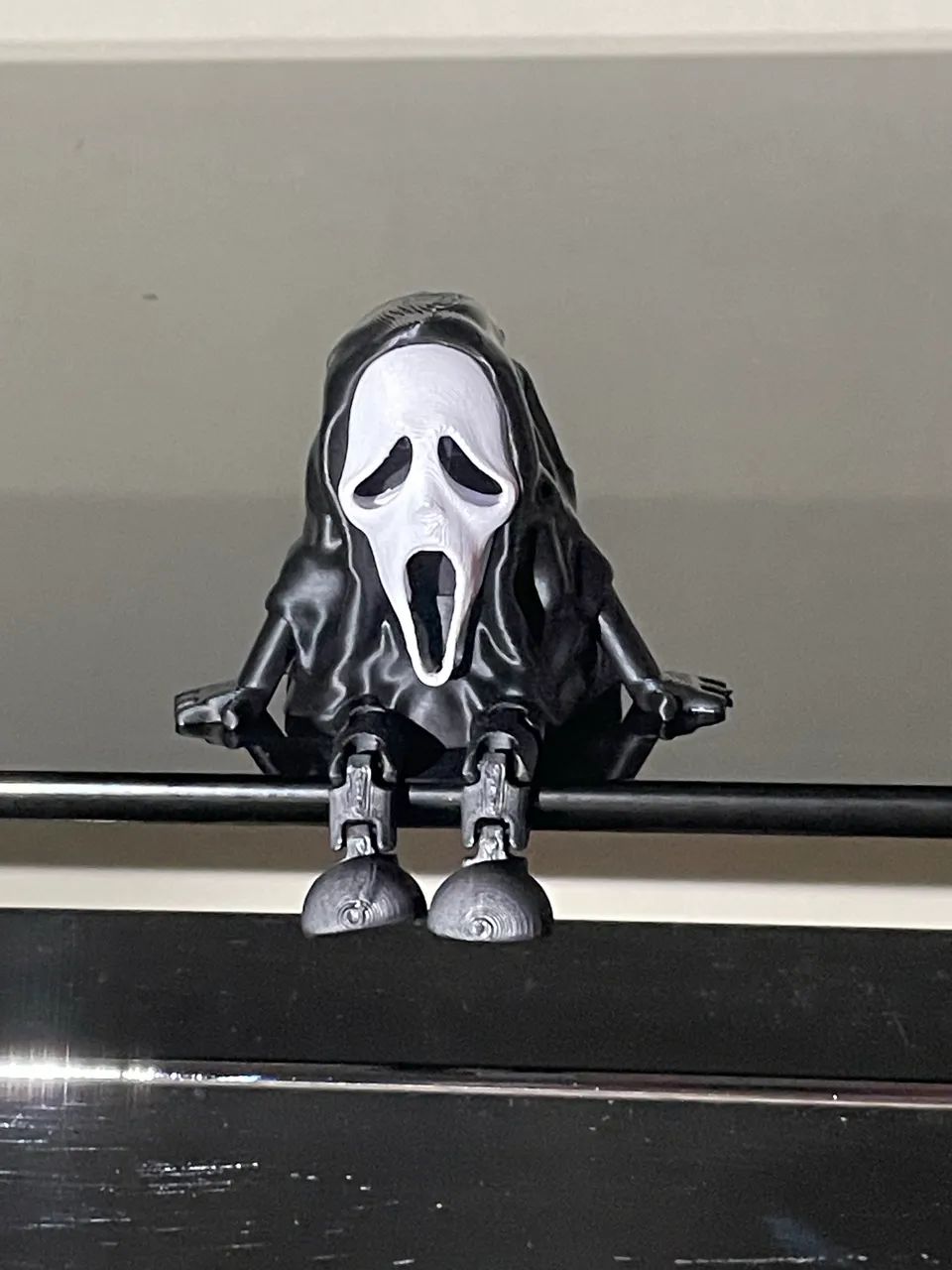 Ghostface articulado sentado - Miniatura 3D