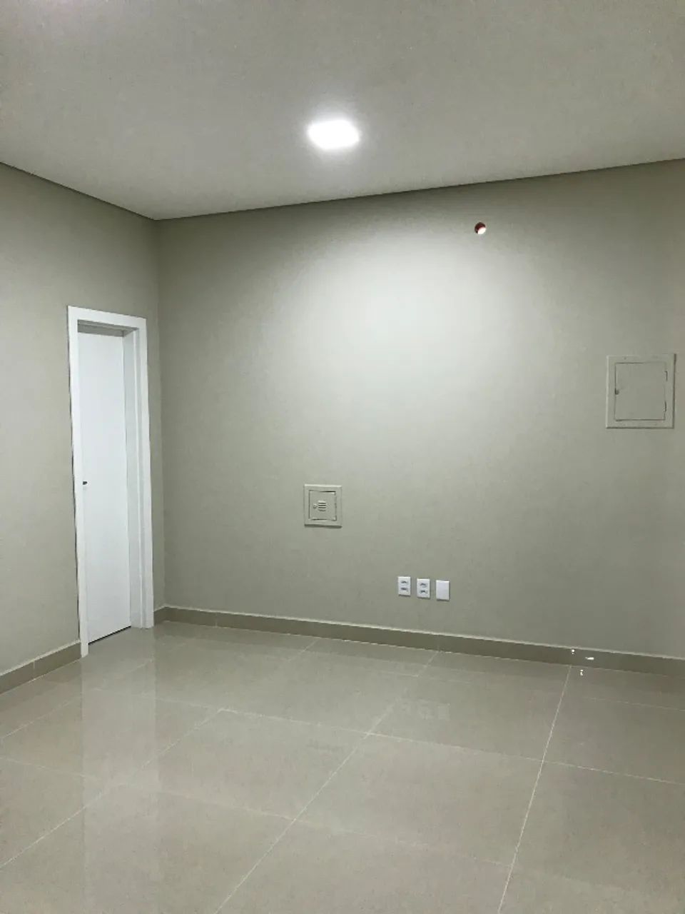 Aluga-se salas comerciais em excelente localização - Foto 5
