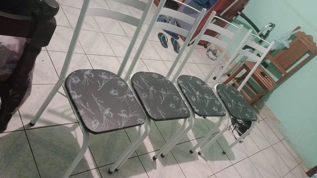 4 cadeiras de mesa estofadas - usadas em ótimo estado! - Foto 2