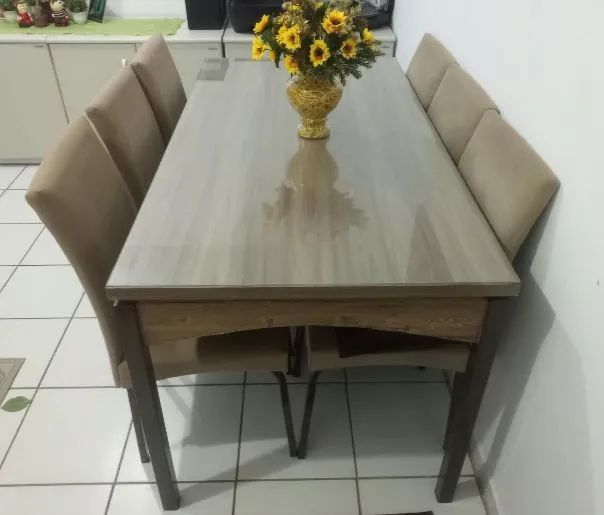  mesa de jantar com 6 cadeiras 