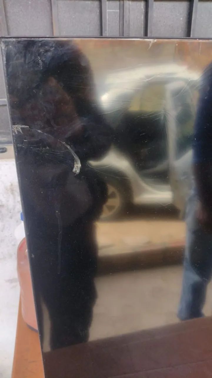Vende-se tv com tela quebrada 50 polegadas, com controle - Foto 2