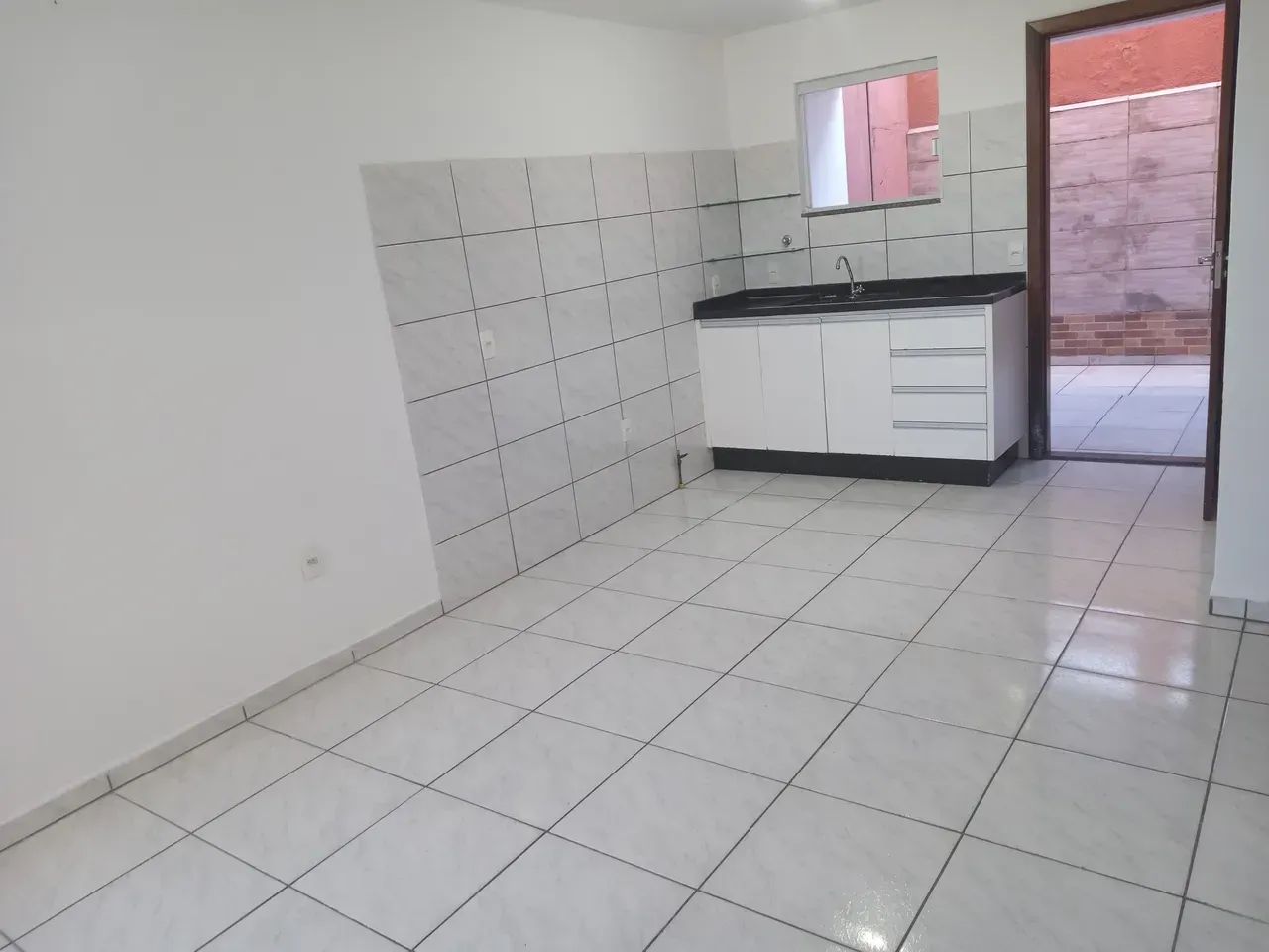 Sobrado para aluguel possui 80 metros quadrados com 2 quartos - Foto 2