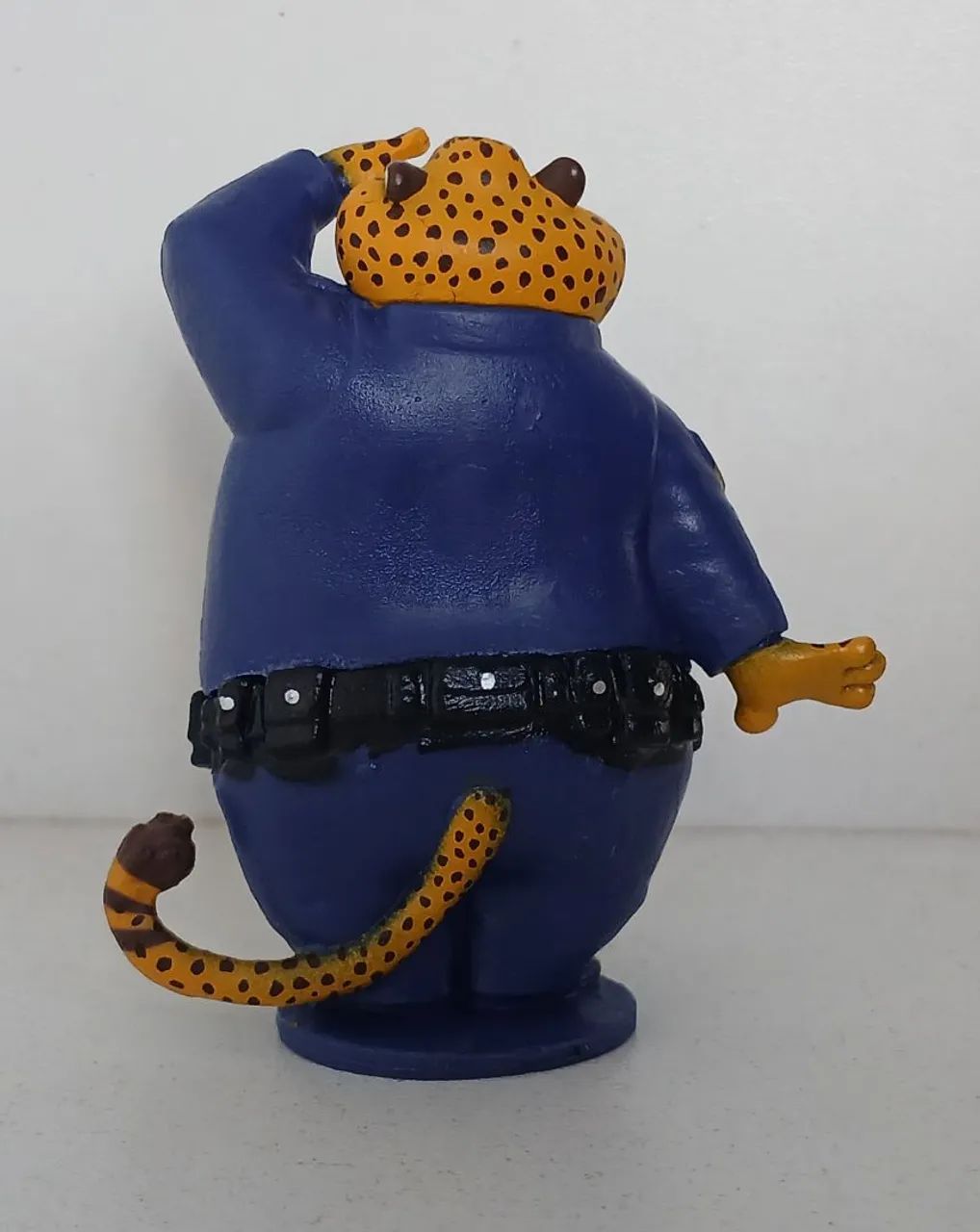 BONECO MINIATURA DISNEY ZOOTOPIA POLICIAL GARRA MANSA ORIGINAL - Foto 2