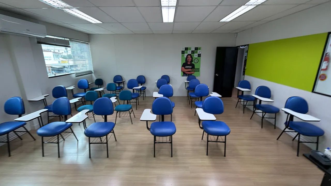 Vendo 20 cadeiras escolares 