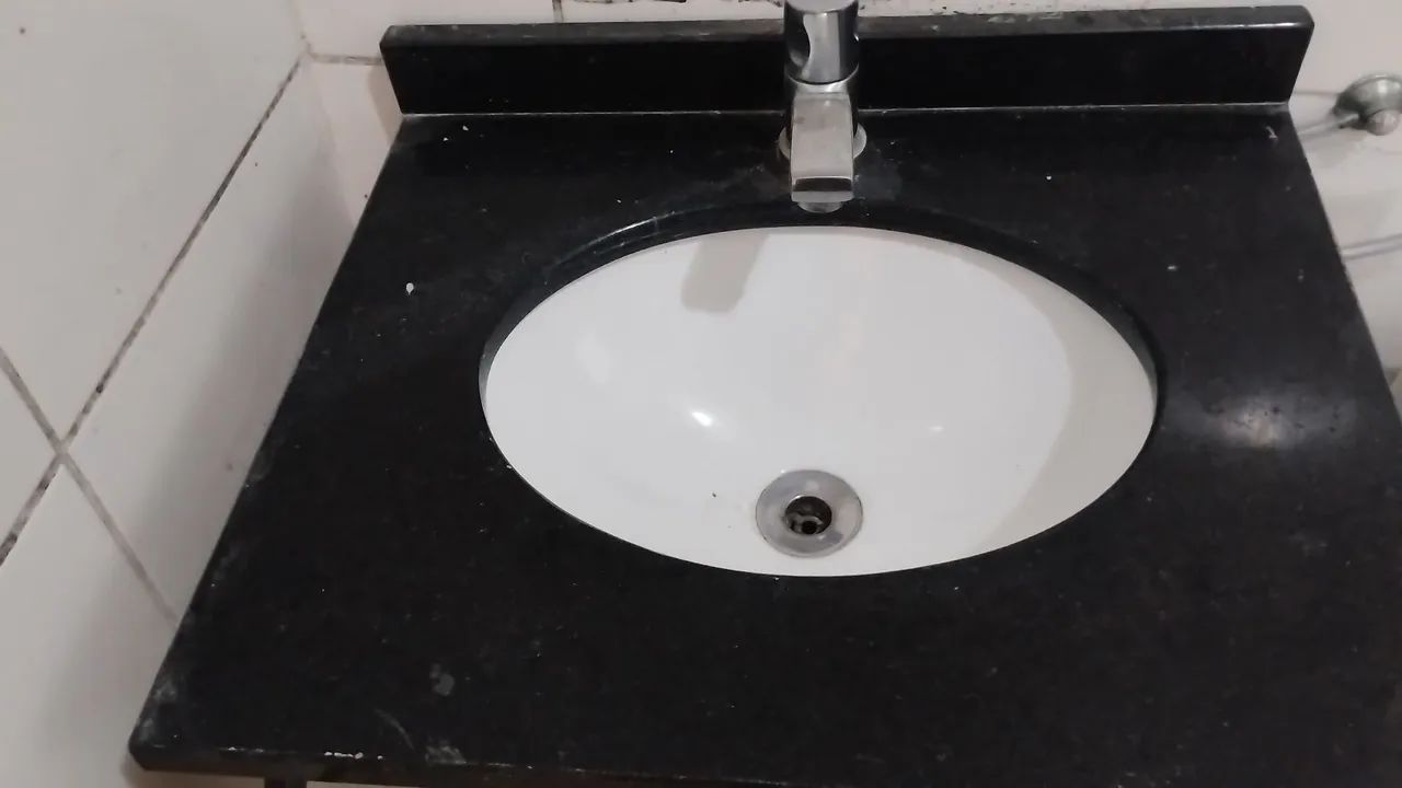 Vende se 1 pia de cozinha e 2 de banheiro 