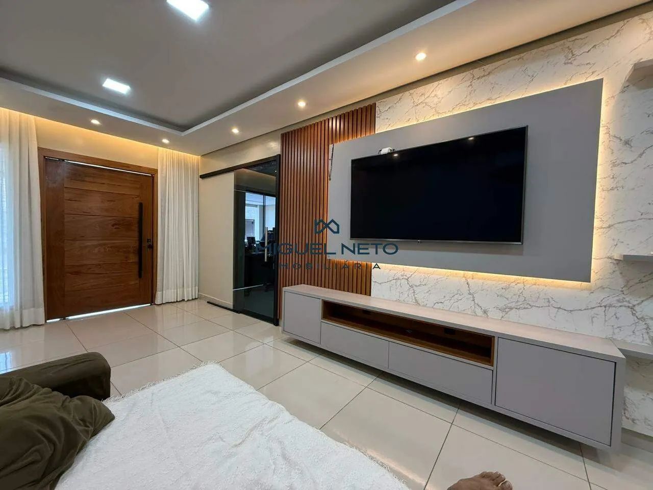 CASA DE ESQUINA, MODIFICADA E PORTEIRA FECHADA NO CONDOMÍNIO ÍRIS - Foto 4