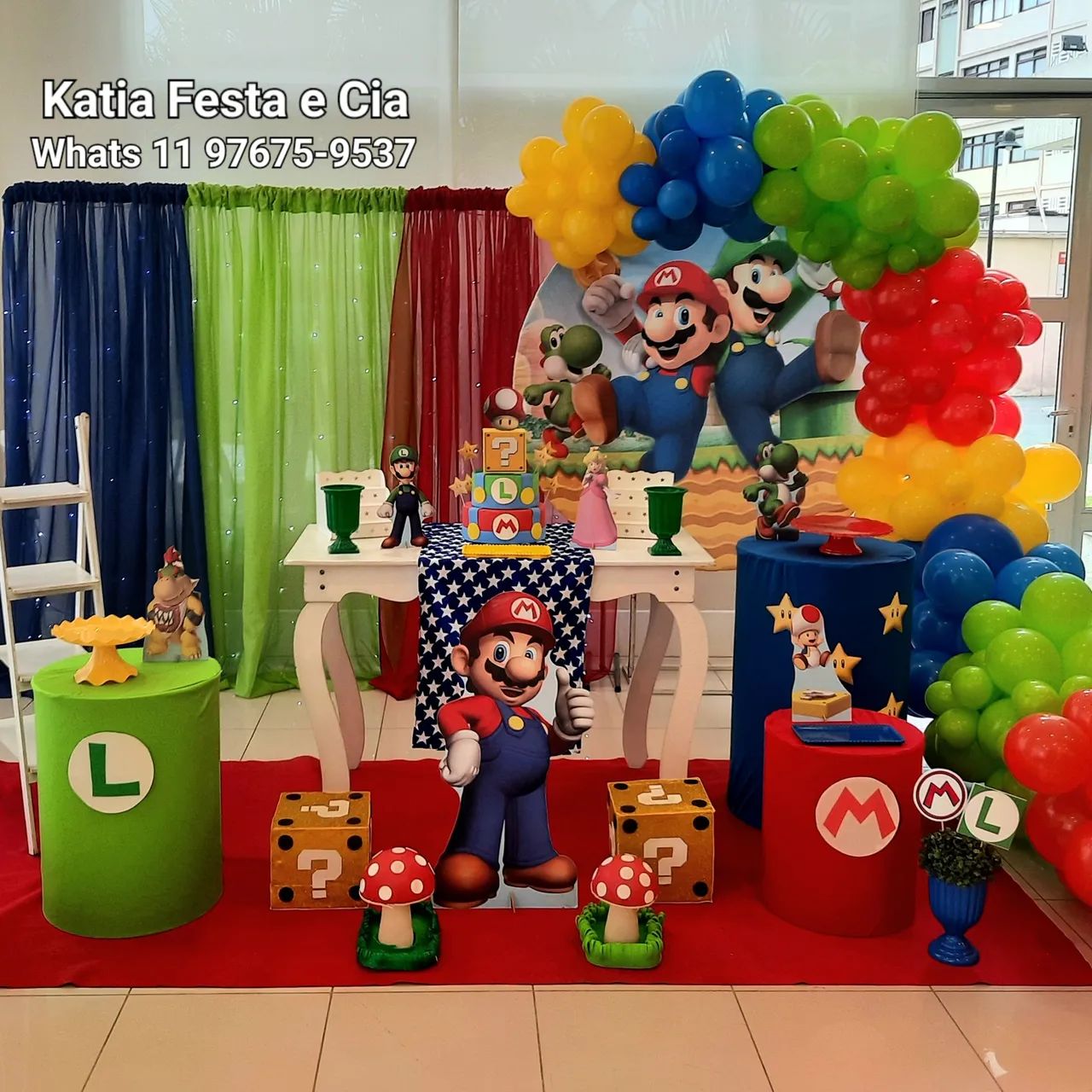 Decorações infantis montadas no local com arco de balões  - Foto 3