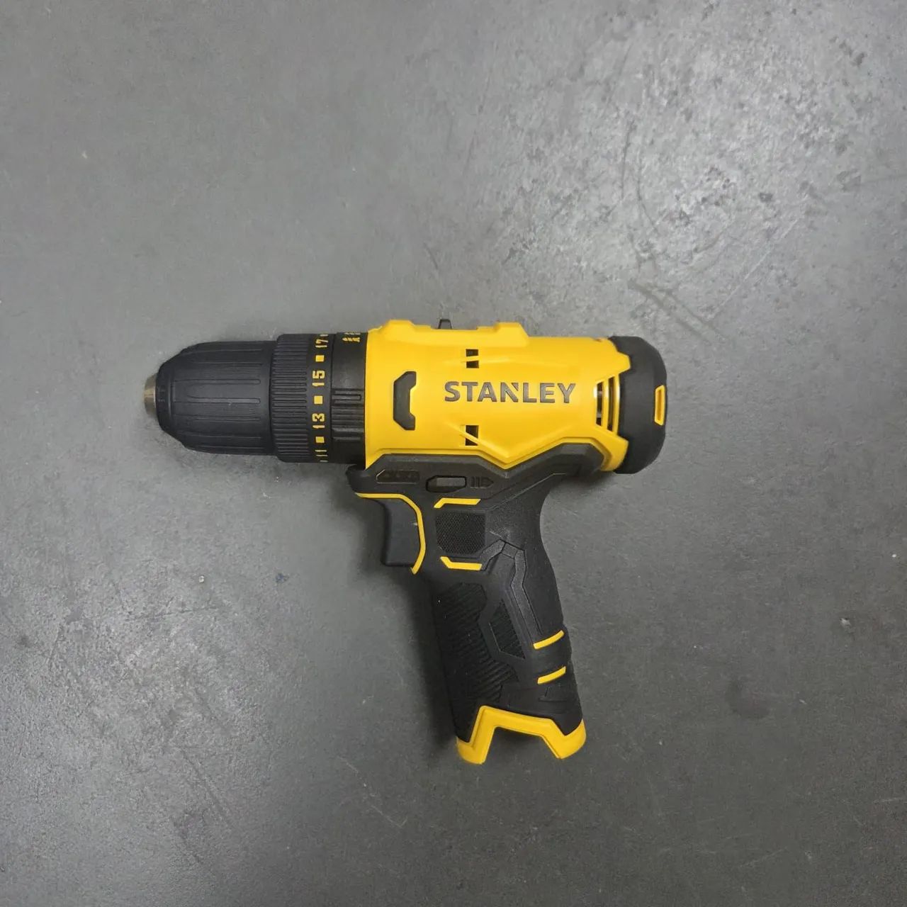 Parafusadeira 12v Stanley Sem bateria 