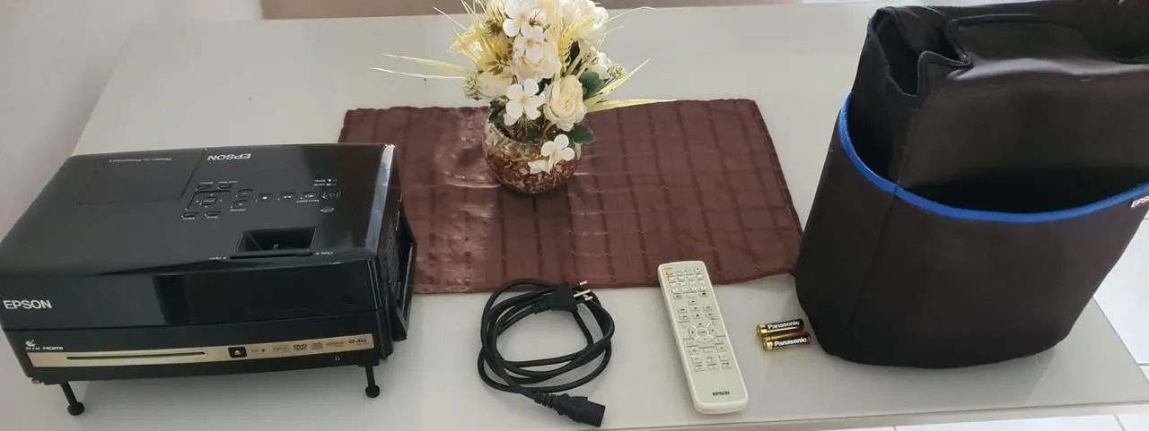 PROJETOR EPSON PRESENTER L COM DVD E SOM POTENTE 