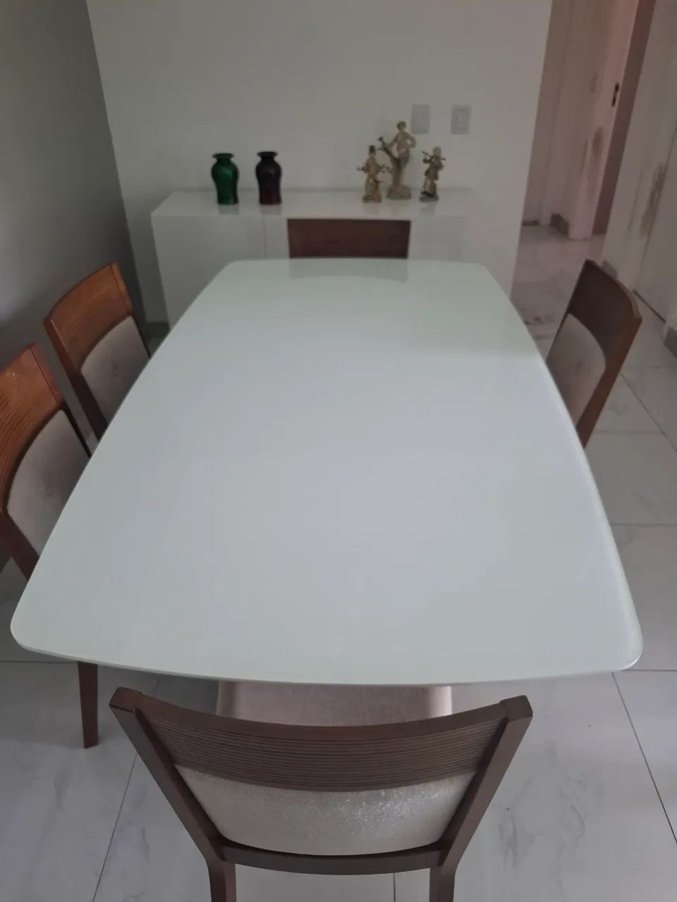 Vendo sala de Jantar mesa com cadeiras em madeira . 1,80 cm  - Foto 4