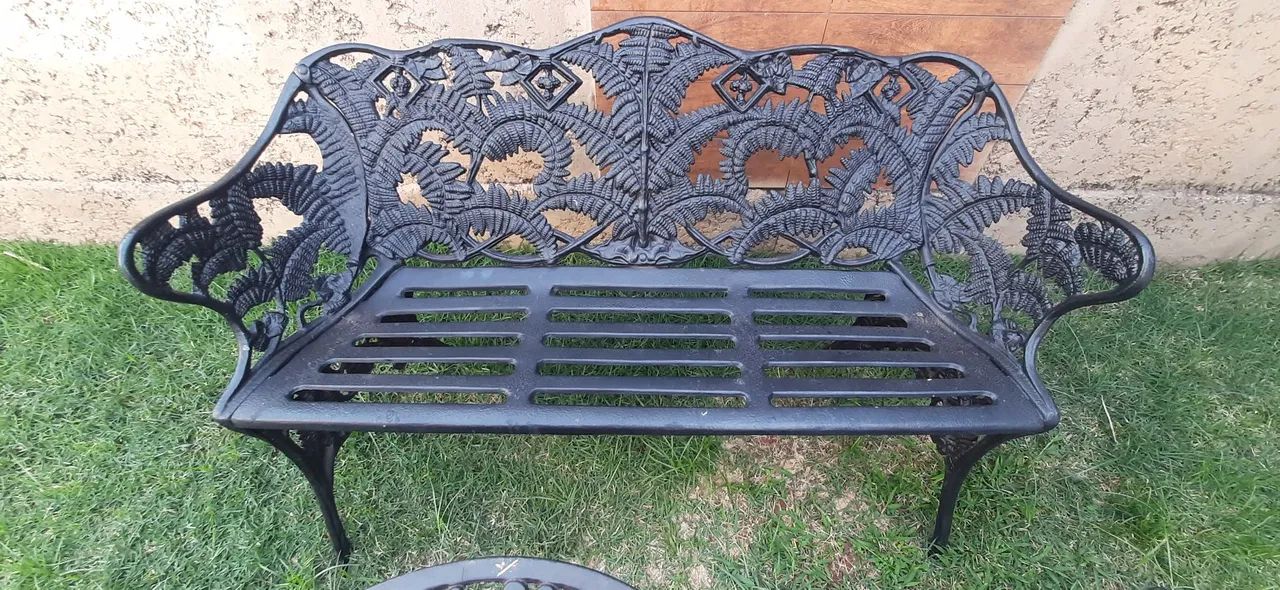 Conjunto de mesa e cadeiras  Samambaia em Alumínio Fundido usado - Foto 5