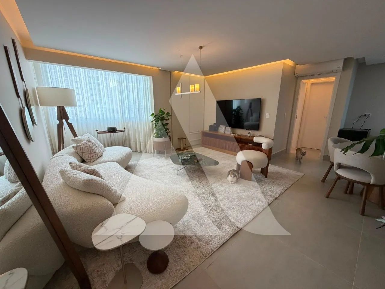 Cobertura triplex reformada à venda em Moema.