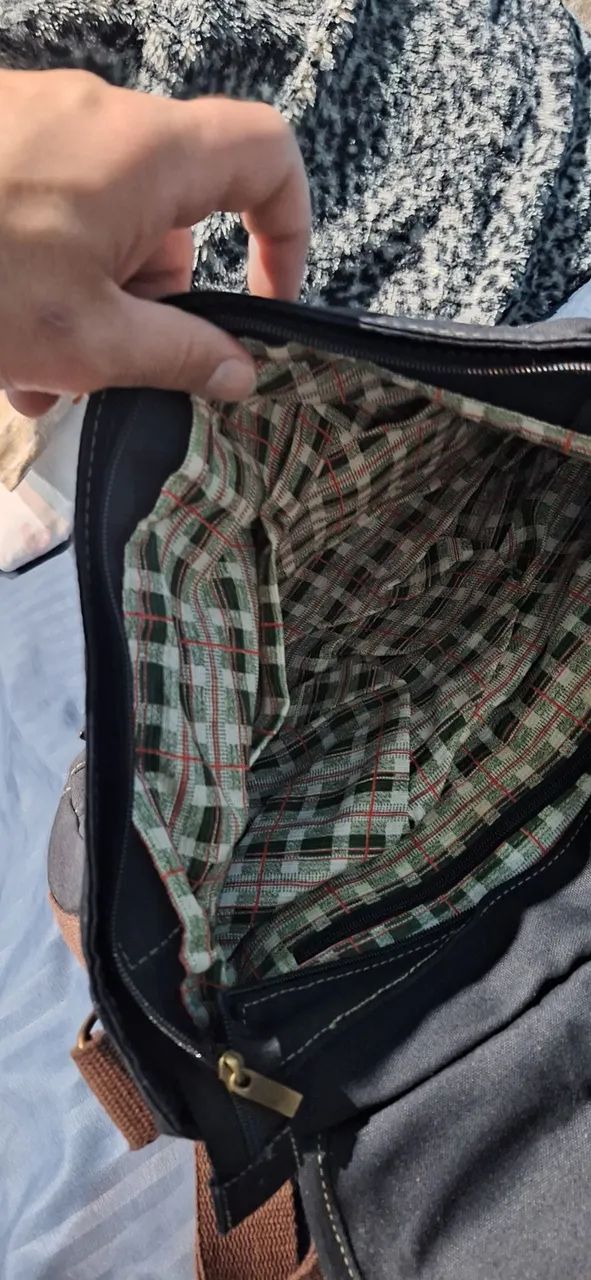 Bolsa estilo carteiro - preta - Foto 4