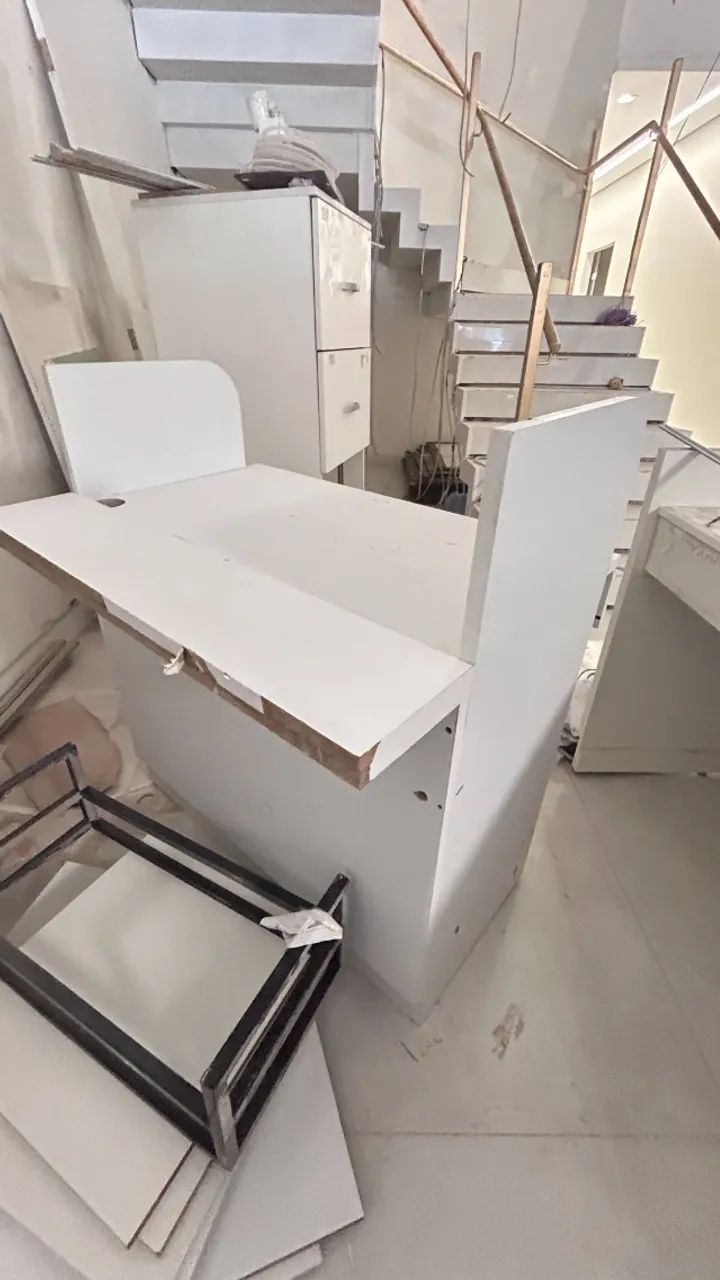 Mesa com gaveta - Foto 2
