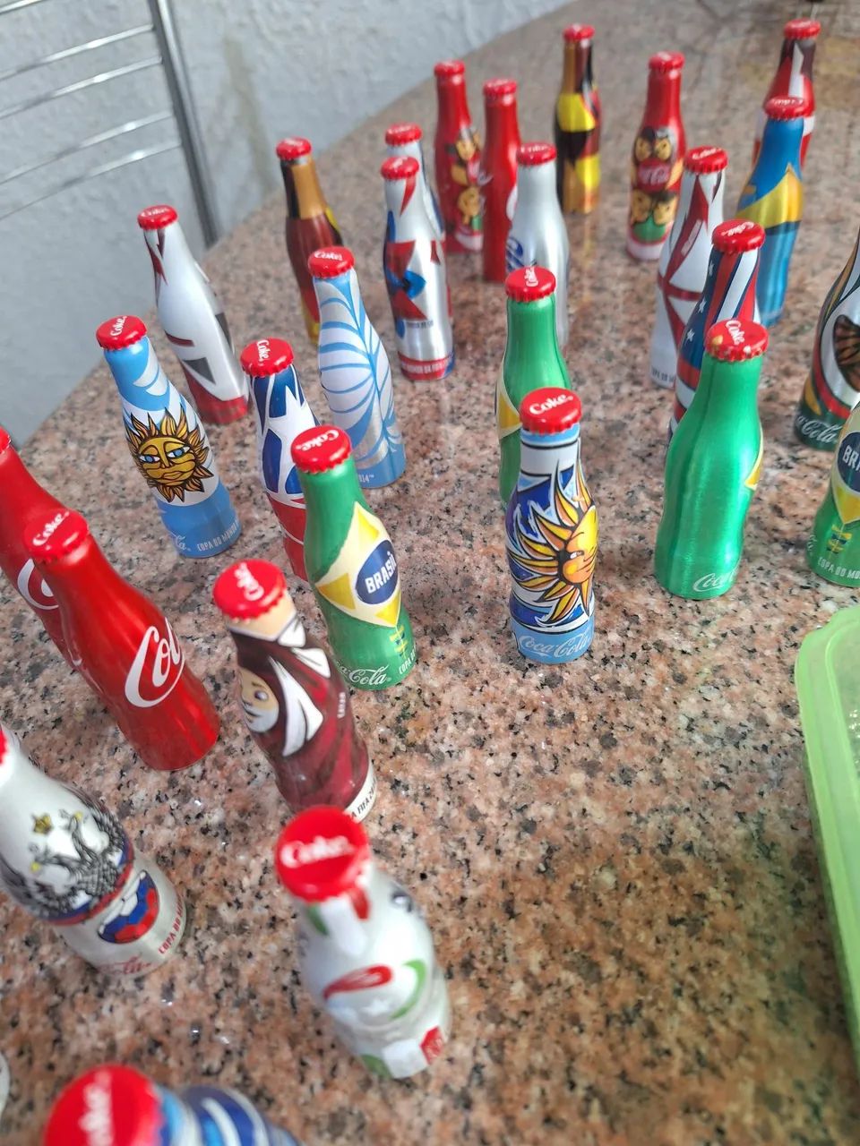 Coleção 32 garrafinhas da coca em alumínio - Foto 2