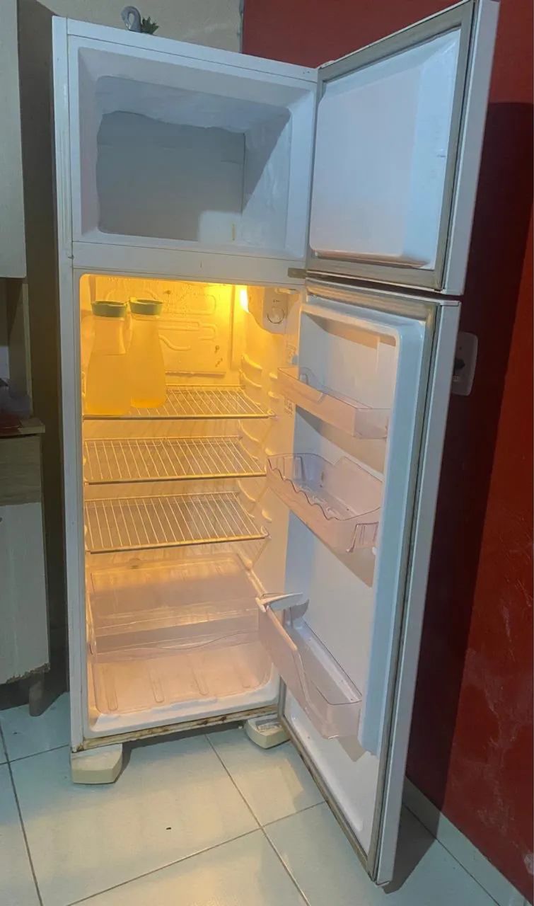 Vendo essa geladeira  - Foto 2